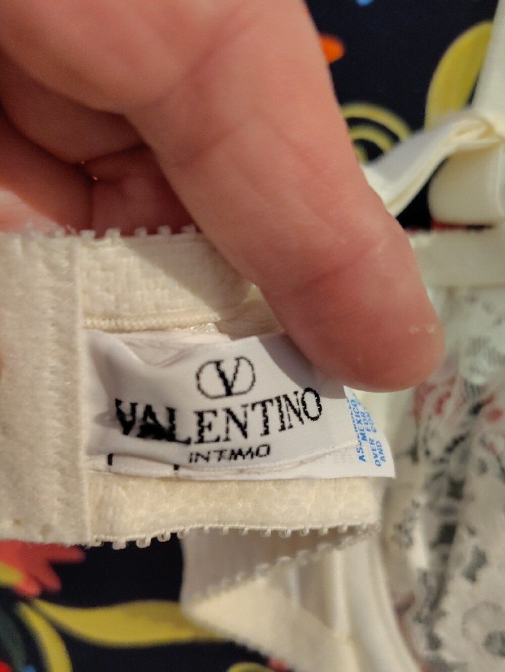 Valentino White Lace Underwire Bra with Satin Band 38C - Picture 3 of 5